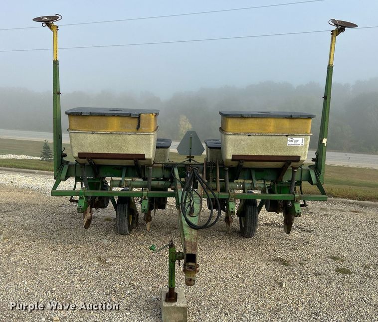 image for item DQ0941 John Deere 7000  no-till planter