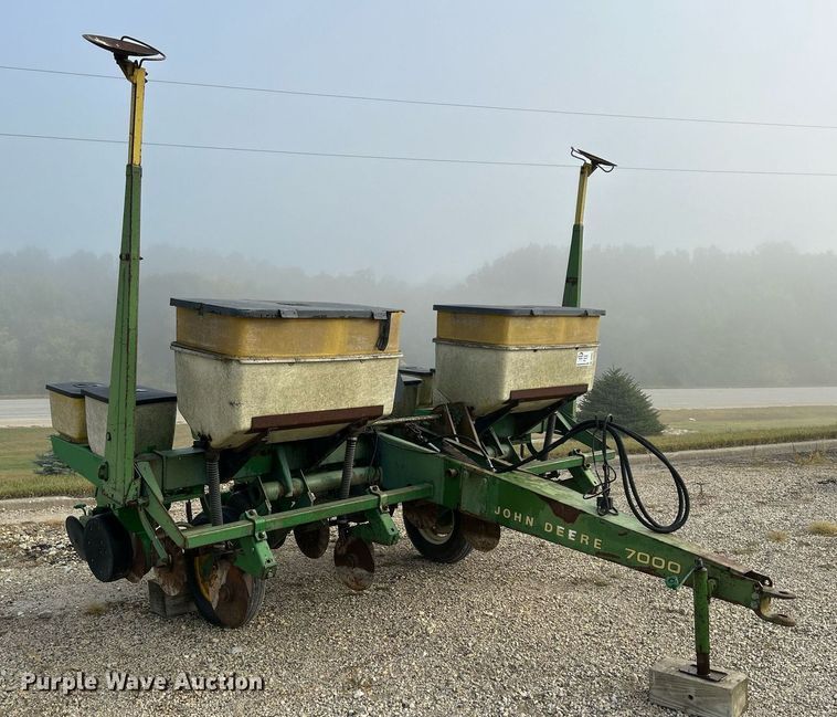 image for item DQ0941 John Deere 7000  no-till planter