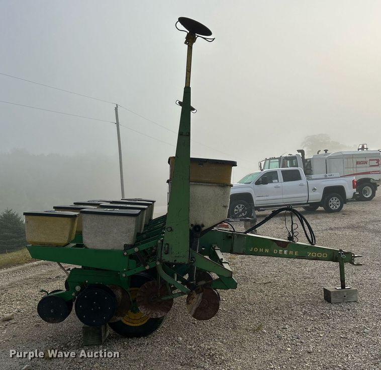 image for item DQ0941 John Deere 7000  no-till planter