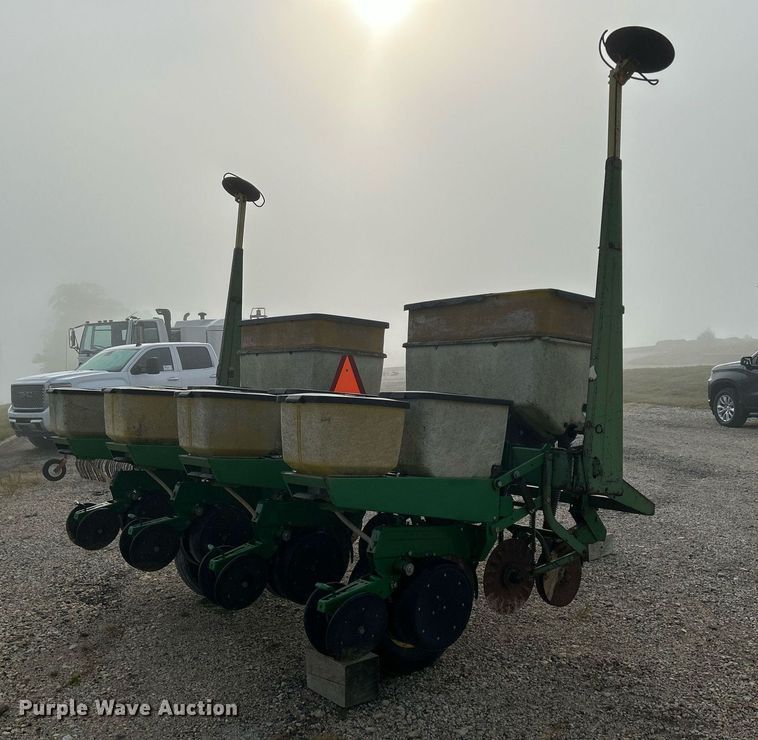 image for item DQ0941 John Deere 7000  no-till planter