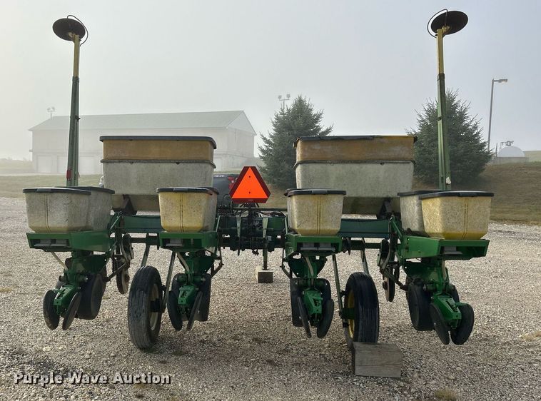image for item DQ0941 John Deere 7000  no-till planter