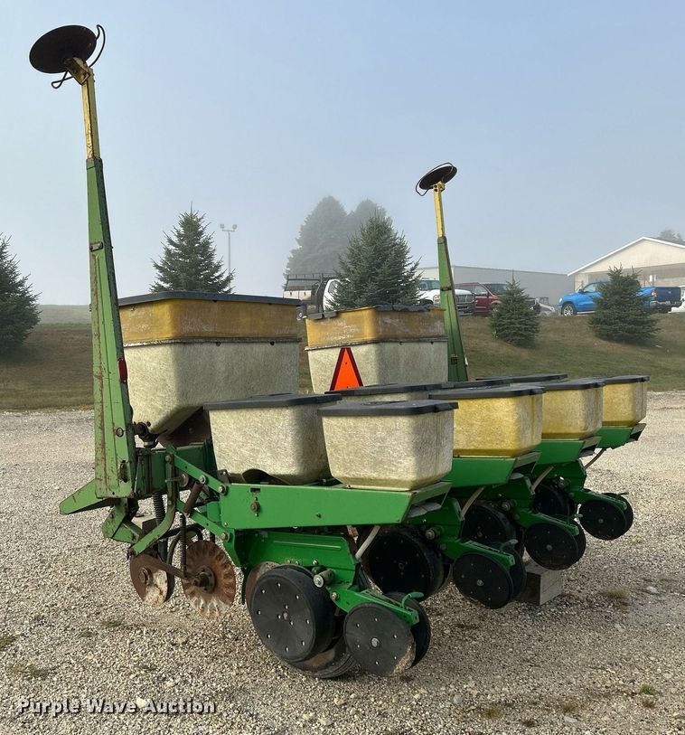 image for item DQ0941 John Deere 7000  no-till planter
