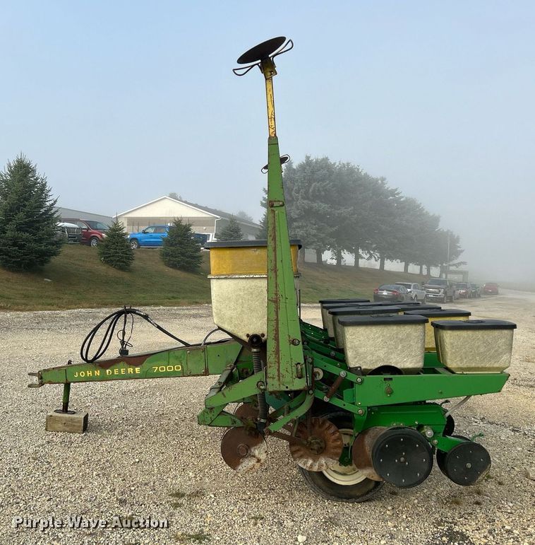 image for item DQ0941 John Deere 7000  no-till planter