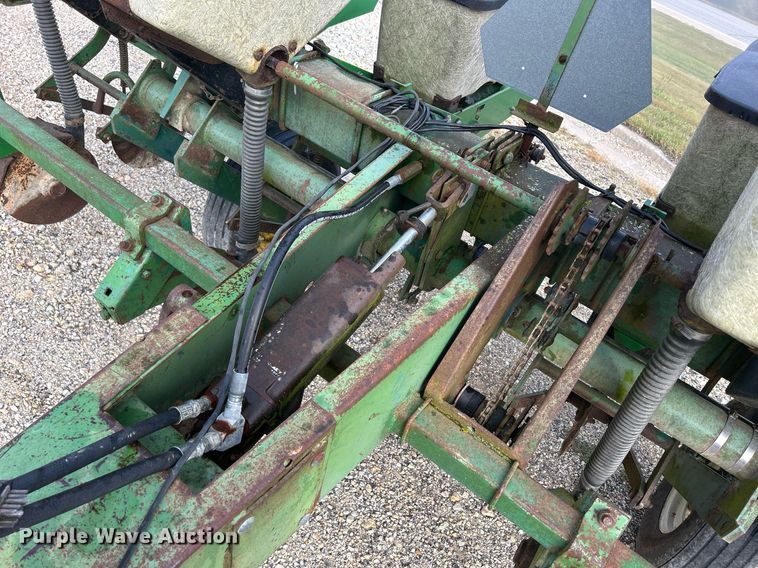 image for item DQ0941 John Deere 7000  no-till planter