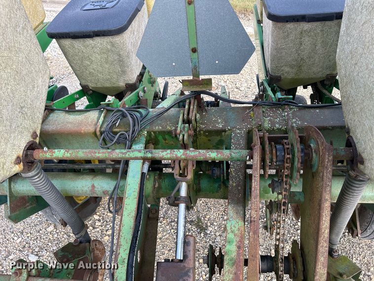 image for item DQ0941 John Deere 7000  no-till planter