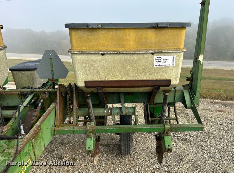 image for item DQ0941 John Deere 7000  no-till planter