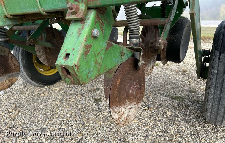 image for item DQ0941 John Deere 7000  no-till planter