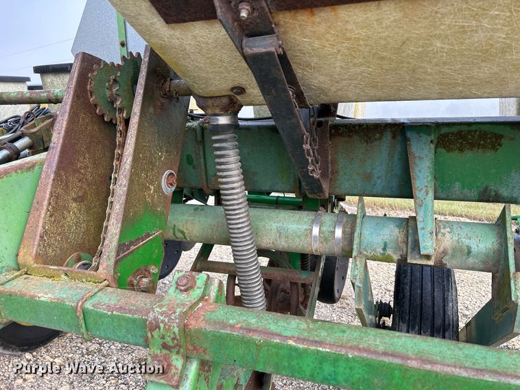 image for item DQ0941 John Deere 7000  no-till planter