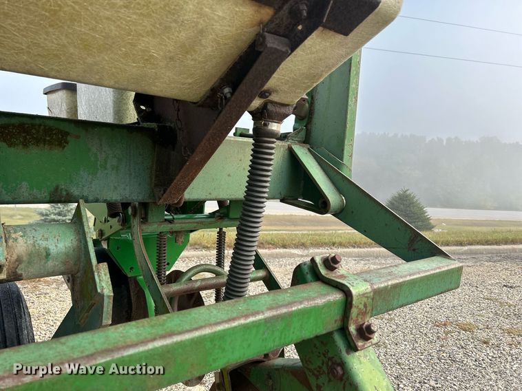 image for item DQ0941 John Deere 7000  no-till planter