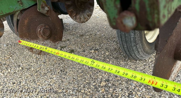 image for item DQ0941 John Deere 7000  no-till planter