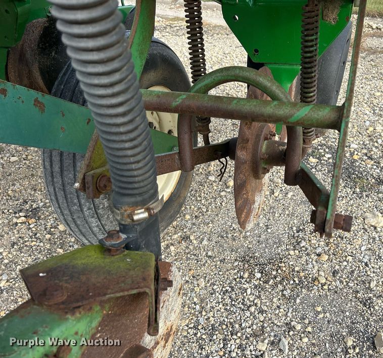 image for item DQ0941 John Deere 7000  no-till planter