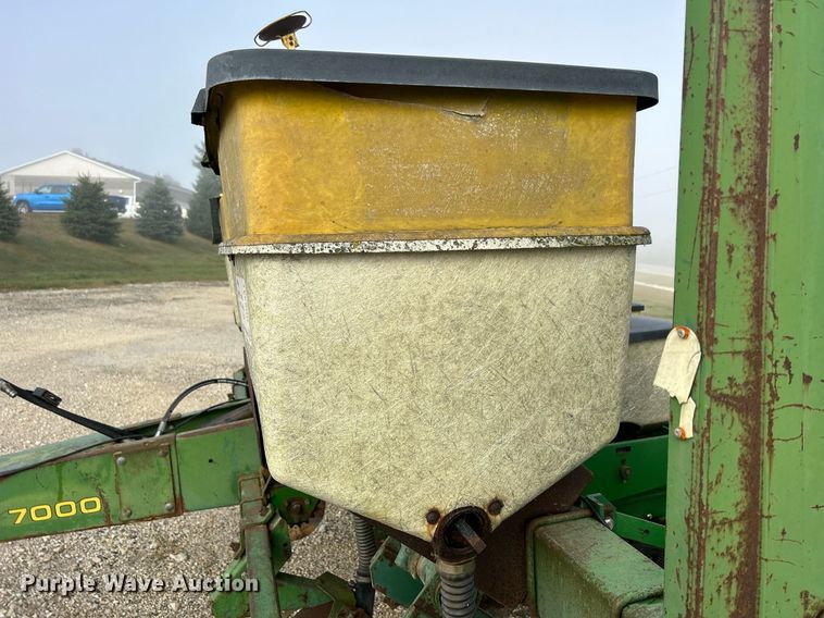 image for item DQ0941 John Deere 7000  no-till planter