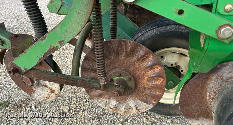 image for item DQ0941 John Deere 7000  no-till planter
