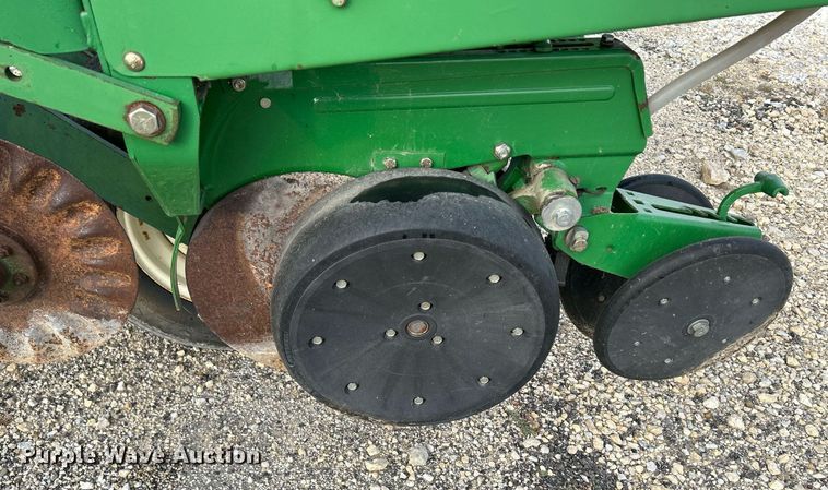 image for item DQ0941 John Deere 7000  no-till planter