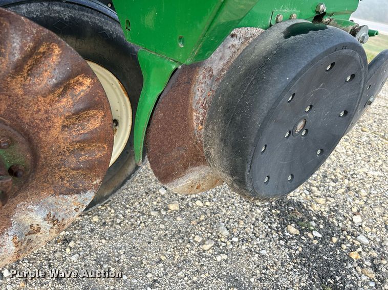 image for item DQ0941 John Deere 7000  no-till planter