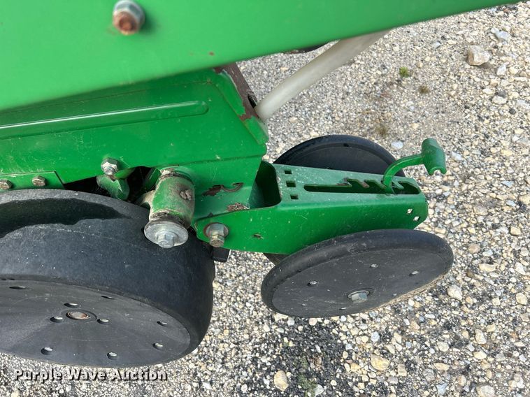 image for item DQ0941 John Deere 7000  no-till planter