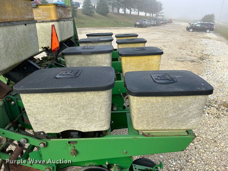 image for item DQ0941 John Deere 7000  no-till planter