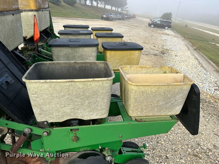 image for item DQ0941 John Deere 7000  no-till planter