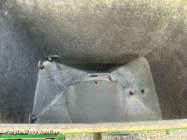 image for item DQ0941 John Deere 7000  no-till planter