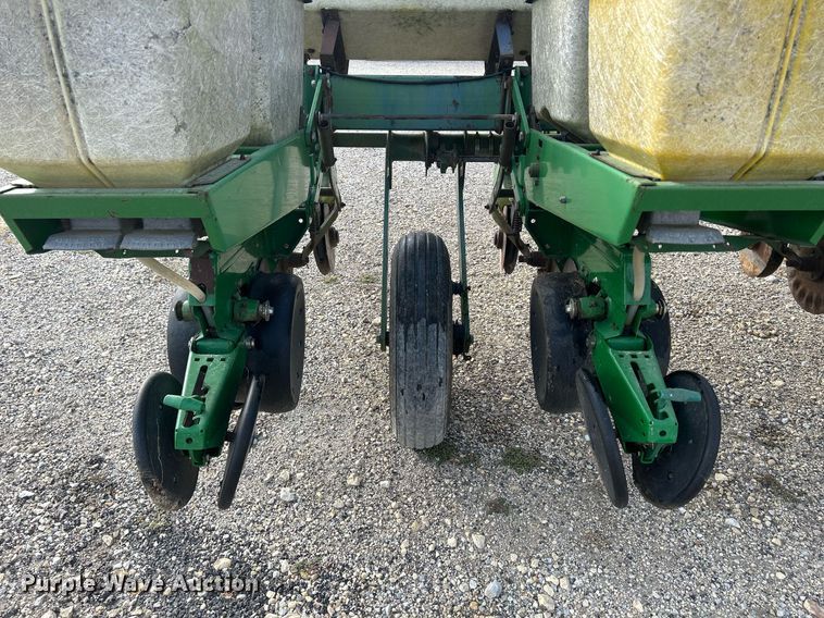 image for item DQ0941 John Deere 7000  no-till planter