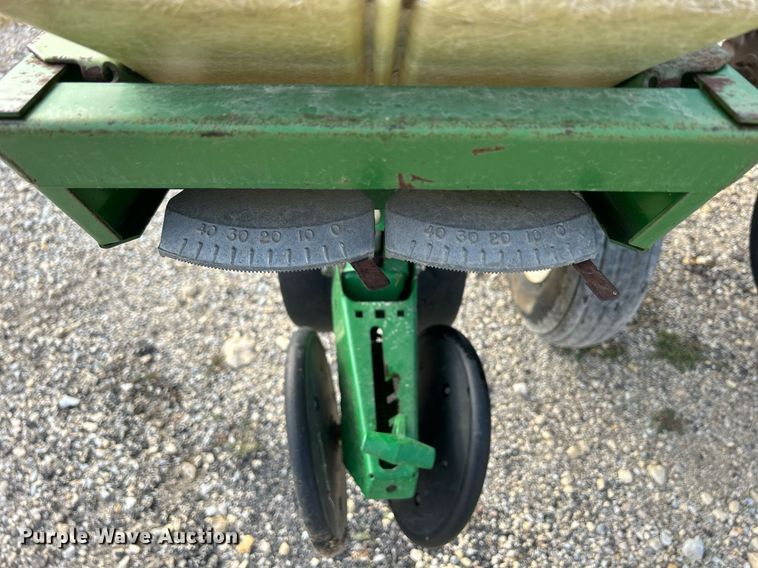 image for item DQ0941 John Deere 7000  no-till planter