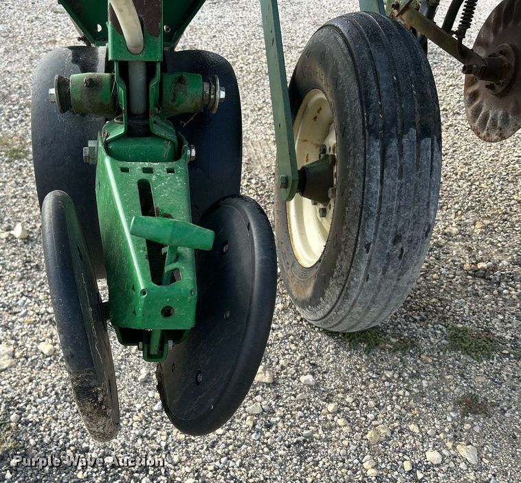 image for item DQ0941 John Deere 7000  no-till planter