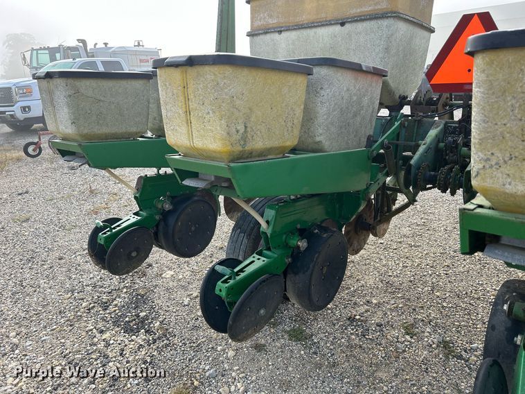 image for item DQ0941 John Deere 7000  no-till planter