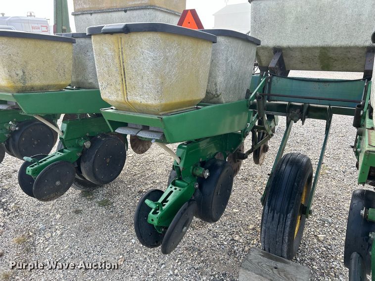 image for item DQ0941 John Deere 7000  no-till planter