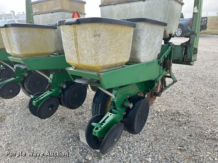 image for item DQ0941 John Deere 7000  no-till planter