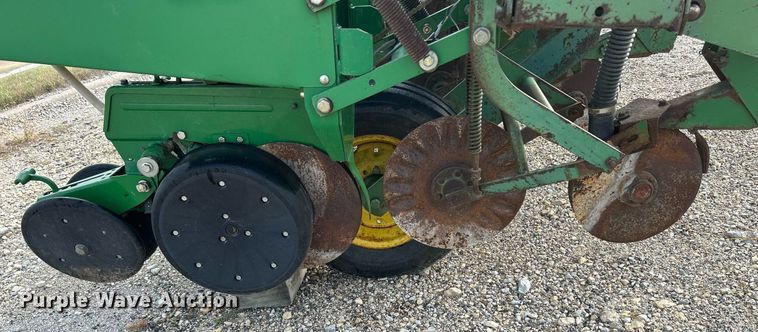 image for item DQ0941 John Deere 7000  no-till planter