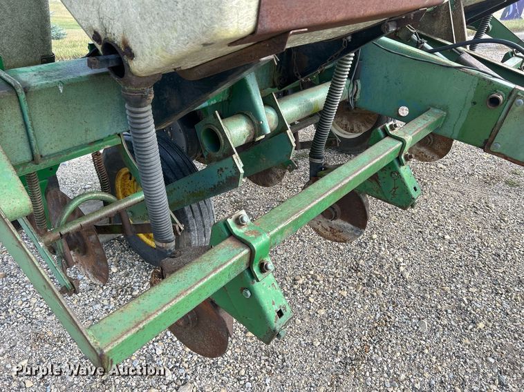 image for item DQ0941 John Deere 7000  no-till planter