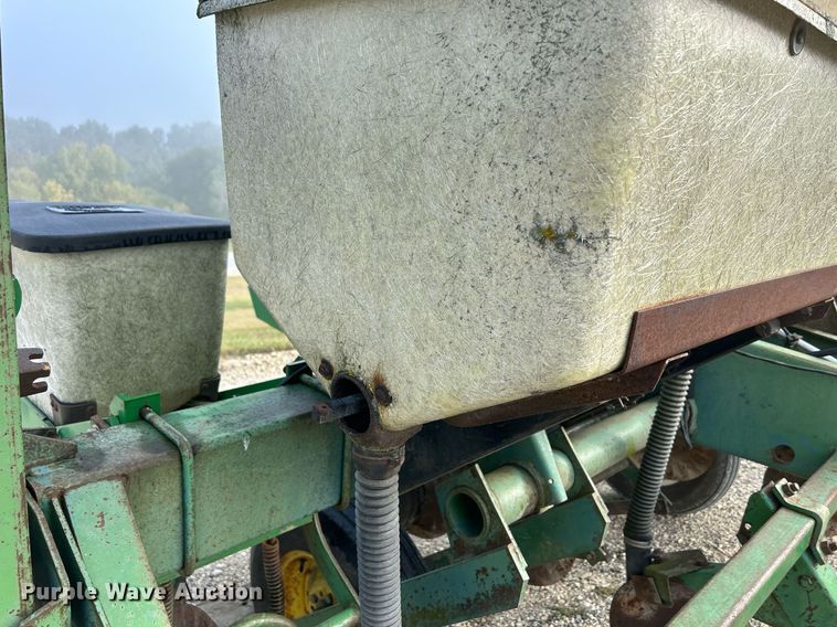 image for item DQ0941 John Deere 7000  no-till planter