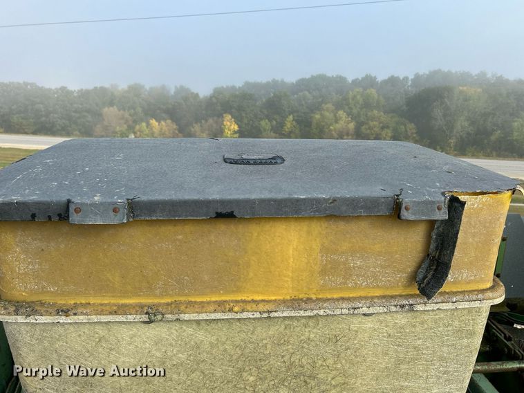 image for item DQ0941 John Deere 7000  no-till planter