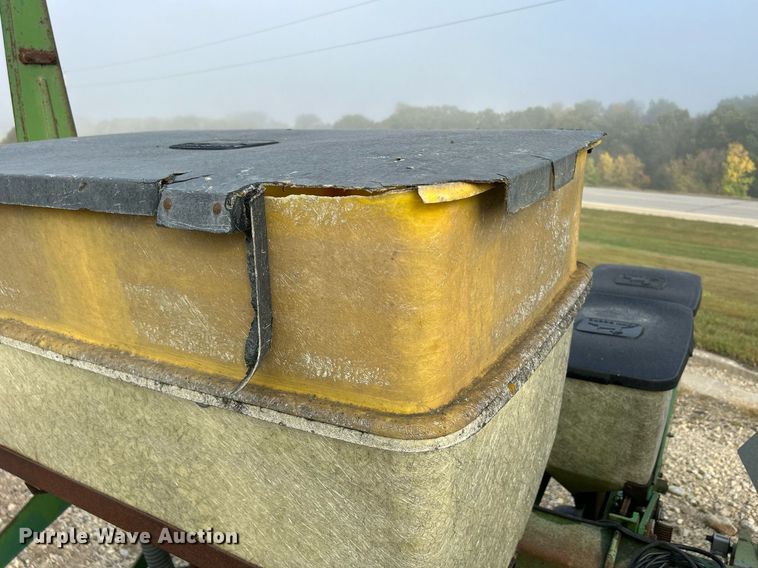 image for item DQ0941 John Deere 7000  no-till planter