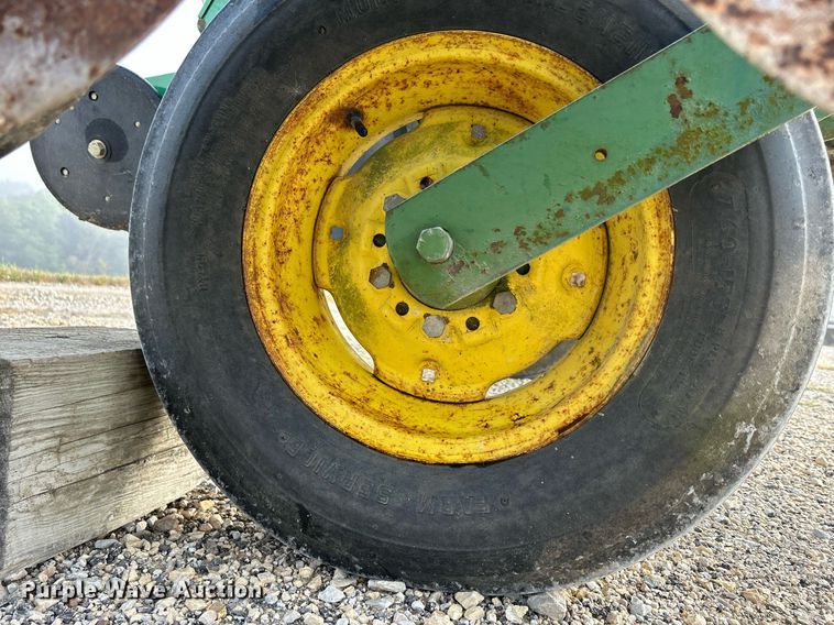 image for item DQ0941 John Deere 7000  no-till planter