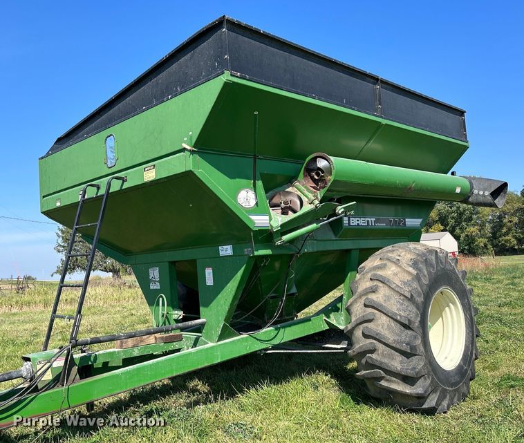 image for item DQ0945 Brent GC772  grain cart