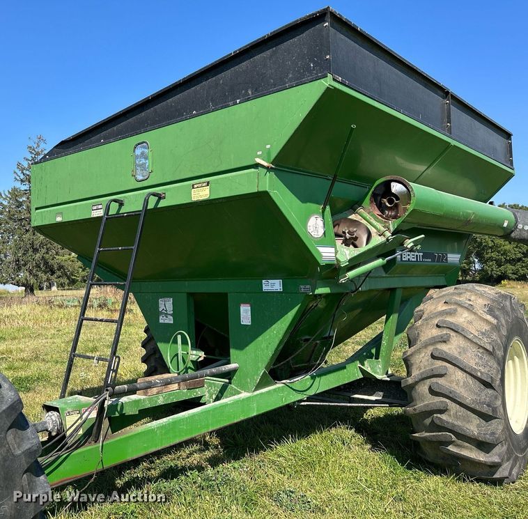 image for item DQ0945 Brent GC772  grain cart