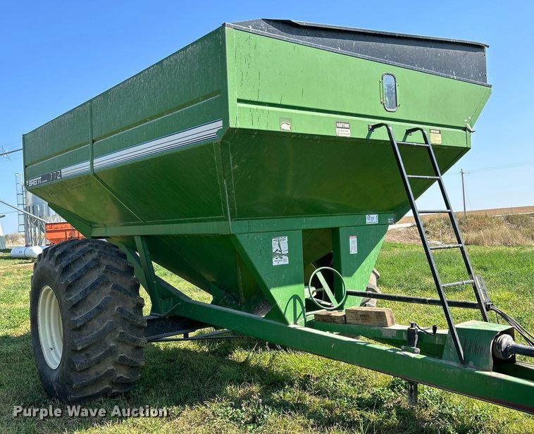 image for item DQ0945 Brent GC772  grain cart