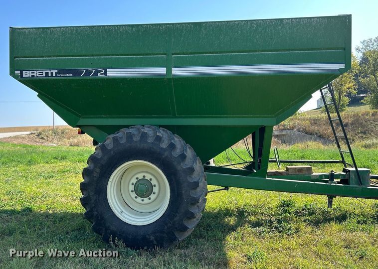 image for item DQ0945 Brent GC772  grain cart