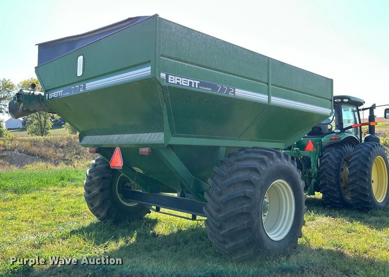 image for item DQ0945 Brent GC772  grain cart