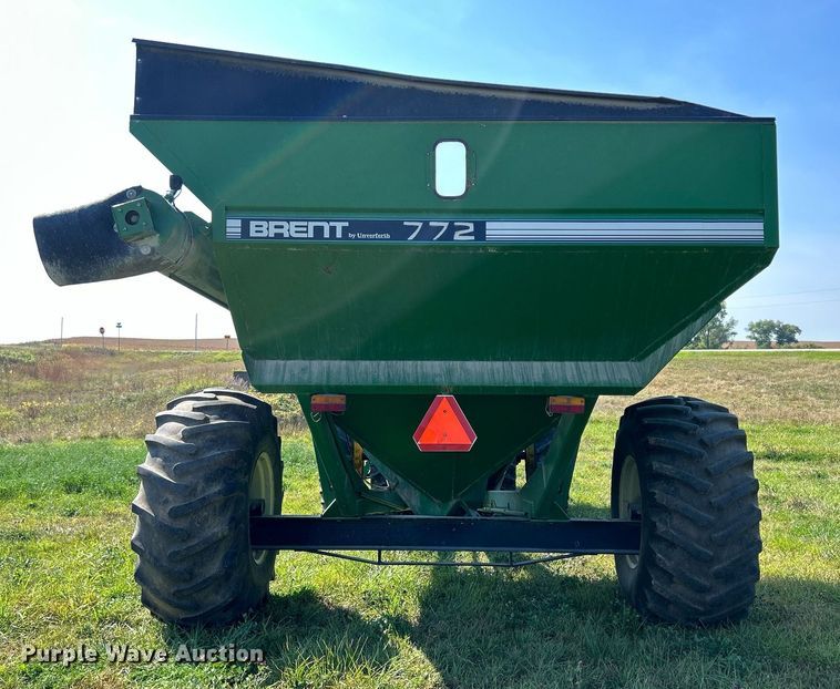 image for item DQ0945 Brent GC772  grain cart