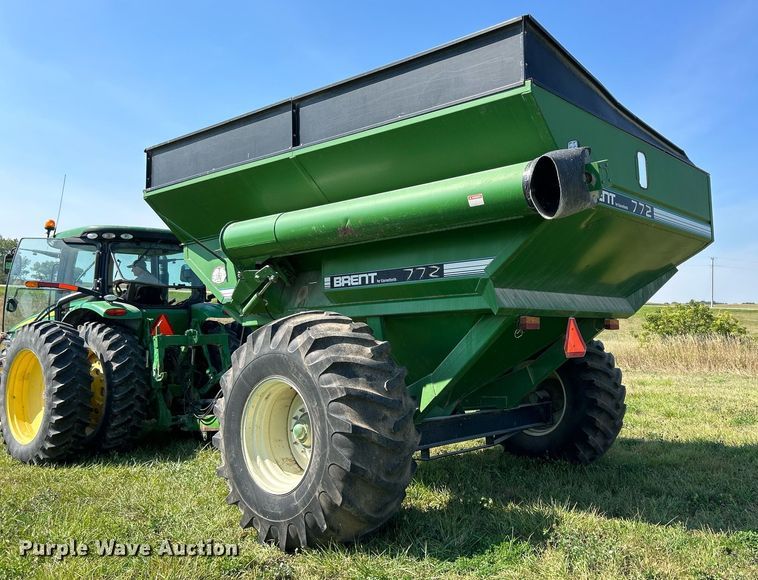image for item DQ0945 Brent GC772  grain cart