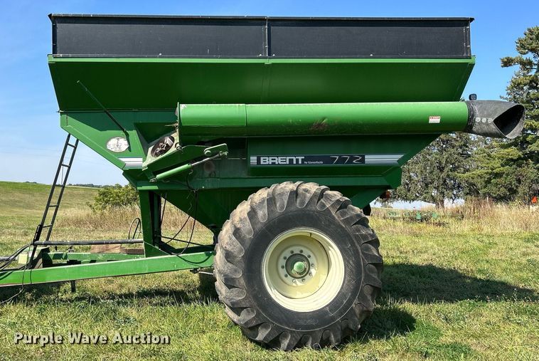 image for item DQ0945 Brent GC772  grain cart
