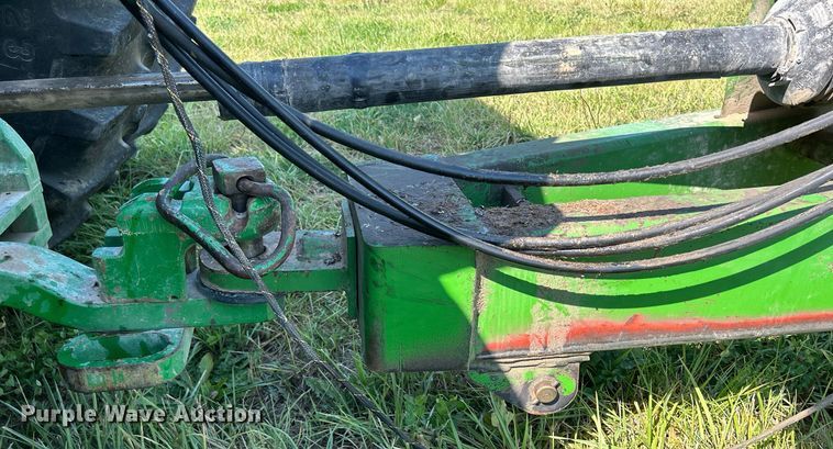 image for item DQ0945 Brent GC772  grain cart