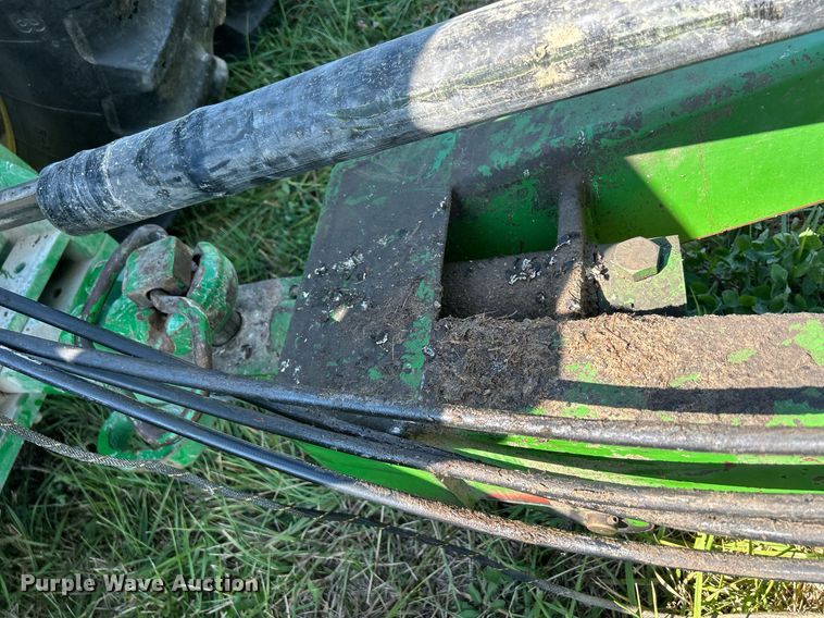 image for item DQ0945 Brent GC772  grain cart