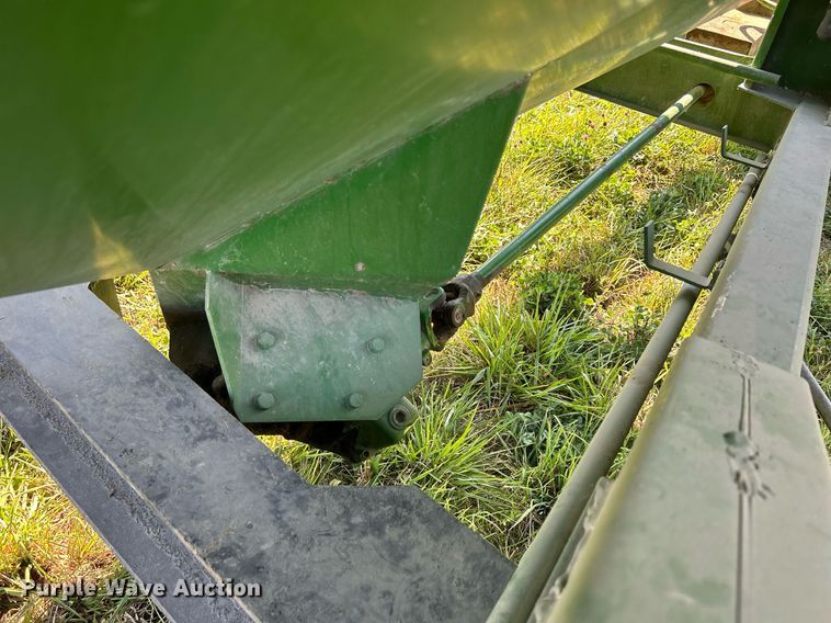 image for item DQ0945 Brent GC772  grain cart