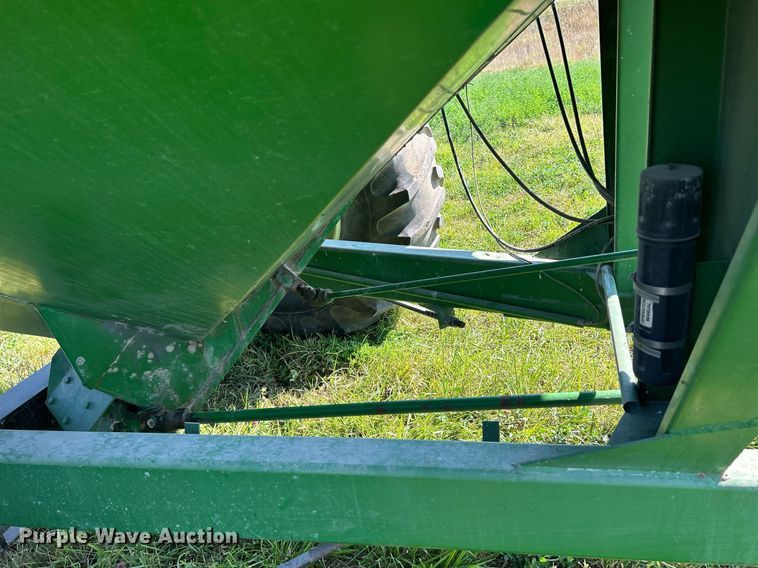 image for item DQ0945 Brent GC772  grain cart