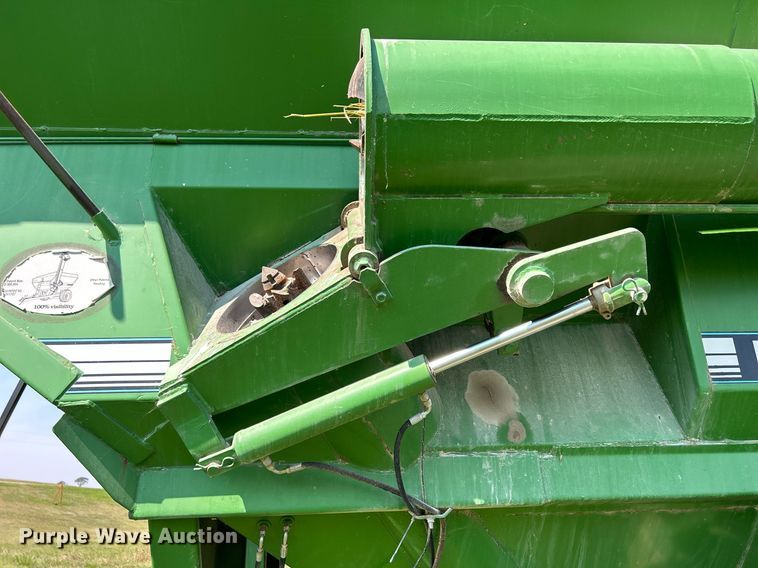 image for item DQ0945 Brent GC772  grain cart