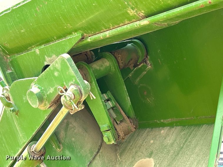 image for item DQ0945 Brent GC772  grain cart