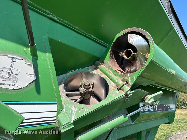 image for item DQ0945 Brent GC772  grain cart